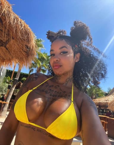 Aline Alves 