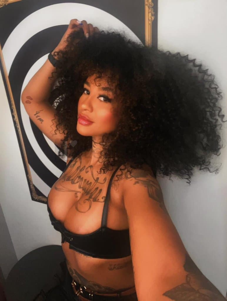 Aline Alves 