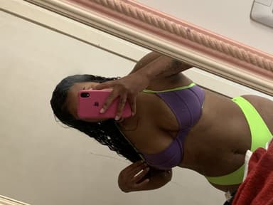 Nicole 